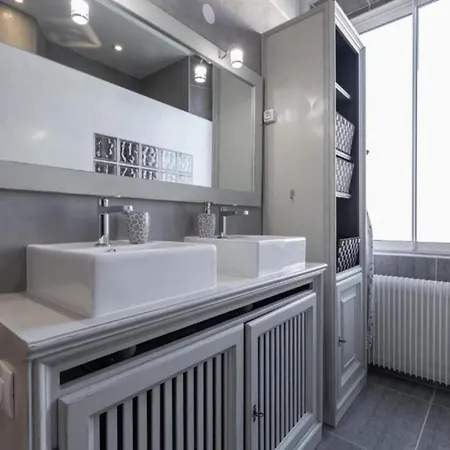 Gioffredo 14 - Spacious With Balcony