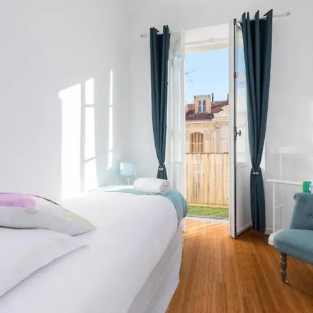 아파트 Gioffredo 14 - Spacious With Balcony